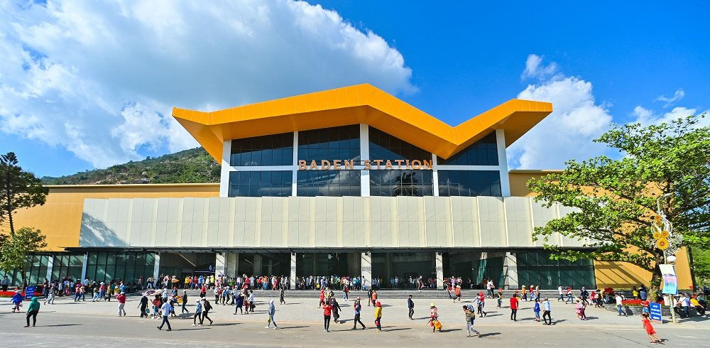 Ba Den Cable Car Station