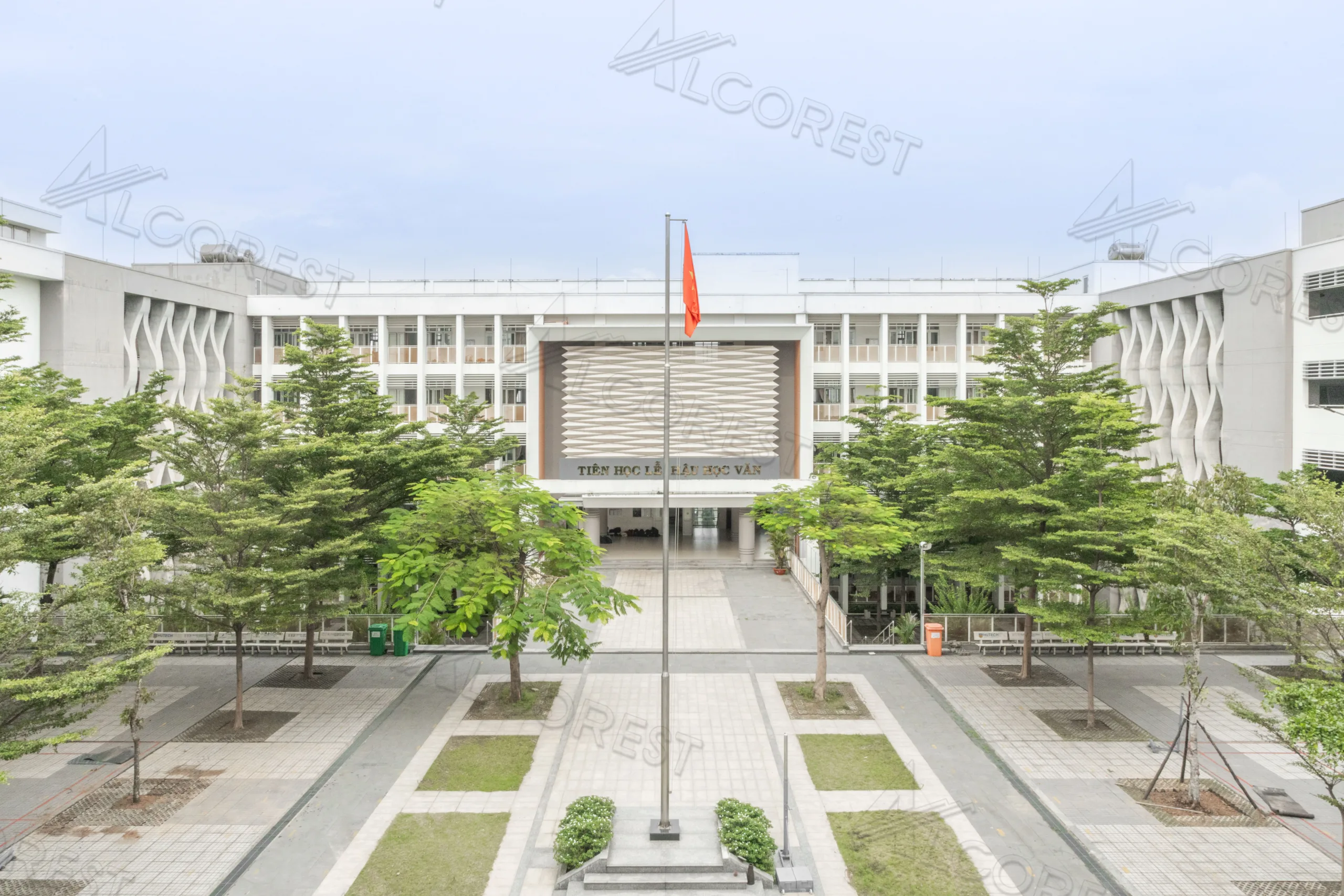 Nguyen Thi Minh Khai High School