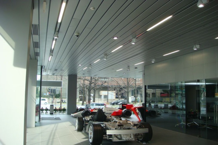 Trần nhôm B sử dụng trong showroom trưng bày ô tô