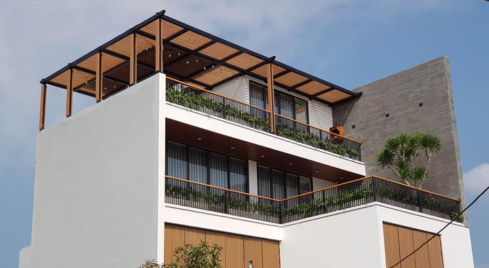 Giá lam chắn nắng giả gỗ phụ thuộc vào nhiều yếu tố như kích thước, chất liệu, kiểu màu