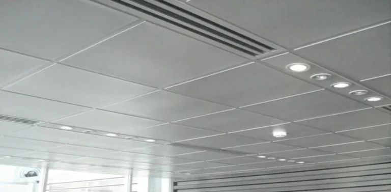 Trần nhôm thả nhà vệ sinh: Báo giá & Mẫu trần nhôm đẹp