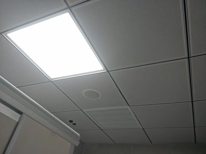 Trần nhôm thả được sử dụng cho khu vực nhà vệ sinh