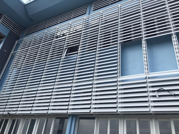 Lam nhôm chuyển động hình thoi sử dụng cho mặt tiền