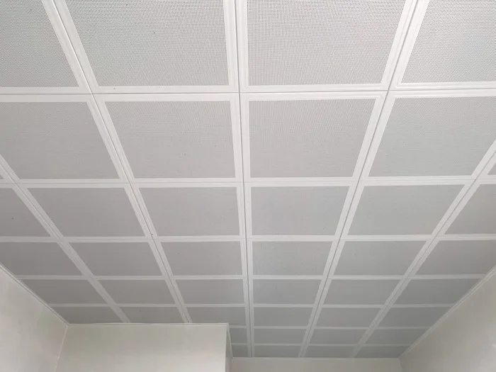 Trần nhôm Lay-in thiết kế đục lỗ tiêu âm
