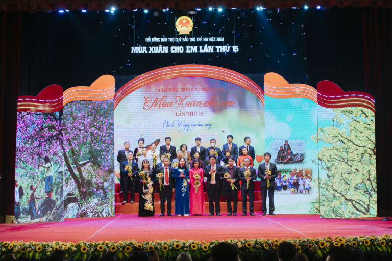 Nhôm Việt Dũng chung tay ủng hộ Quỹ Bảo Trợ Trẻ Em Việt Nam