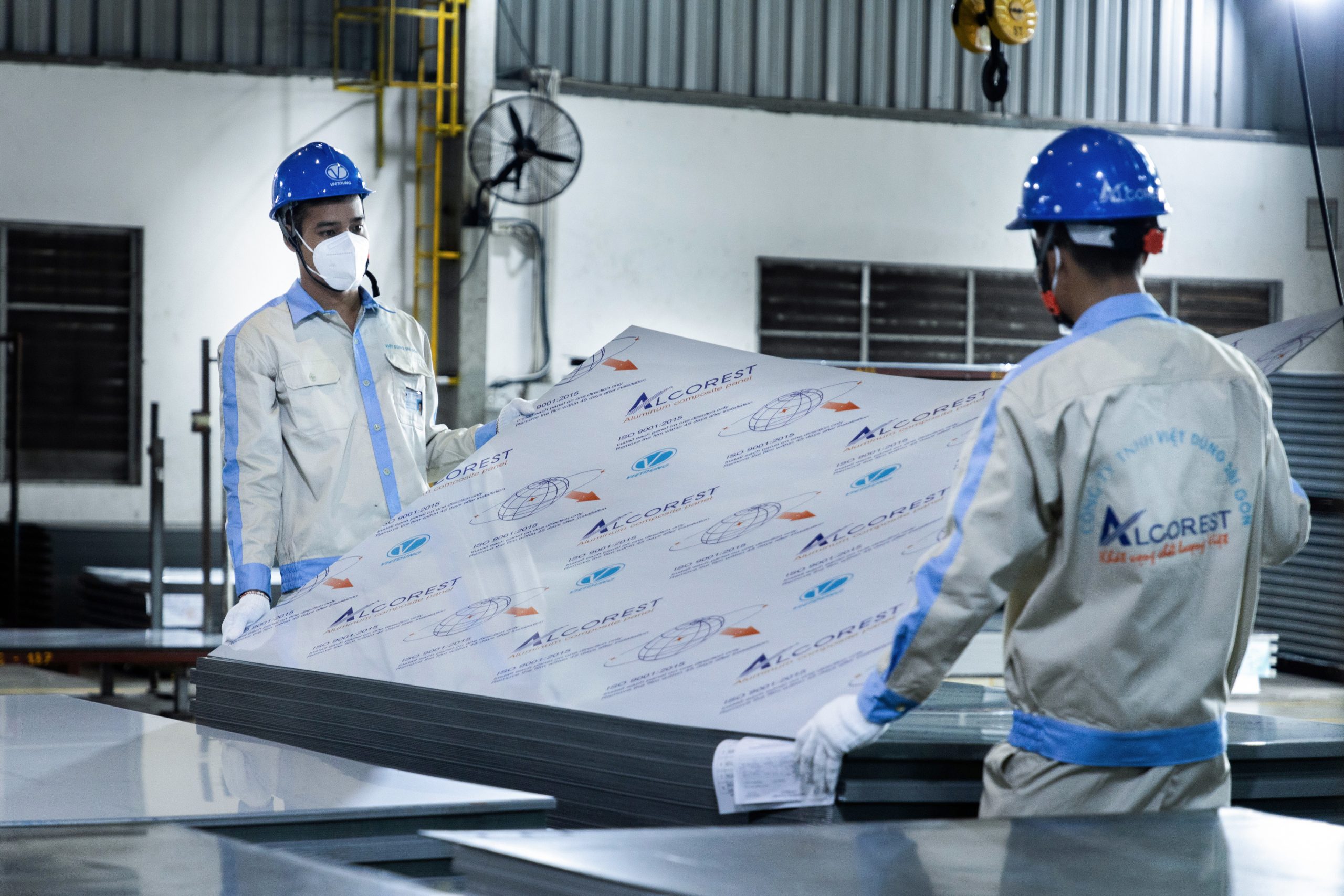 Nhôm Việt Dũng sở hữu hệ thống nhà máy tại cả hai miền Nam – Bắc, cùng năng lực cung ứng quy mô lớn, đáp ứng đa dạng nhu cầu của thị trường.