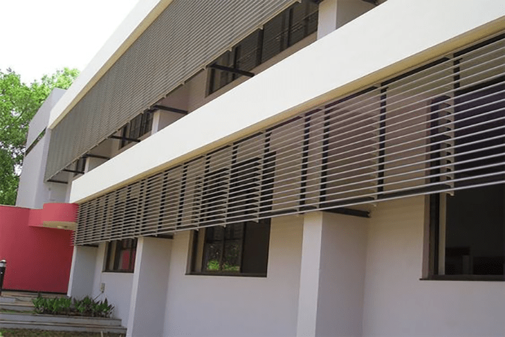 Lam nhôm chữ Z được ứng dụng trong khu nghỉ dưỡng, khách sạn để du khách có không gian thư giãn