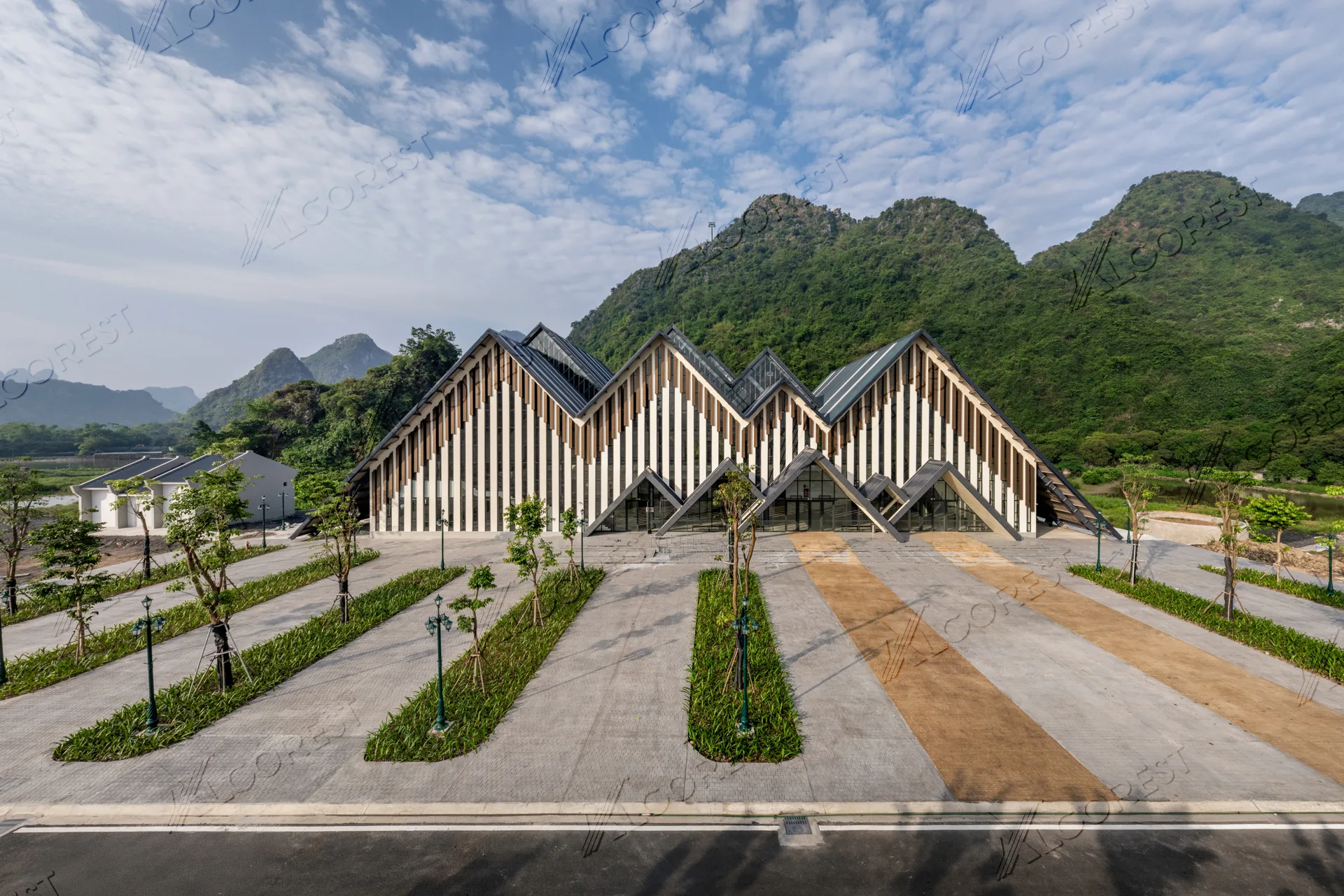NHÀ GA HƯƠNG SƠN
