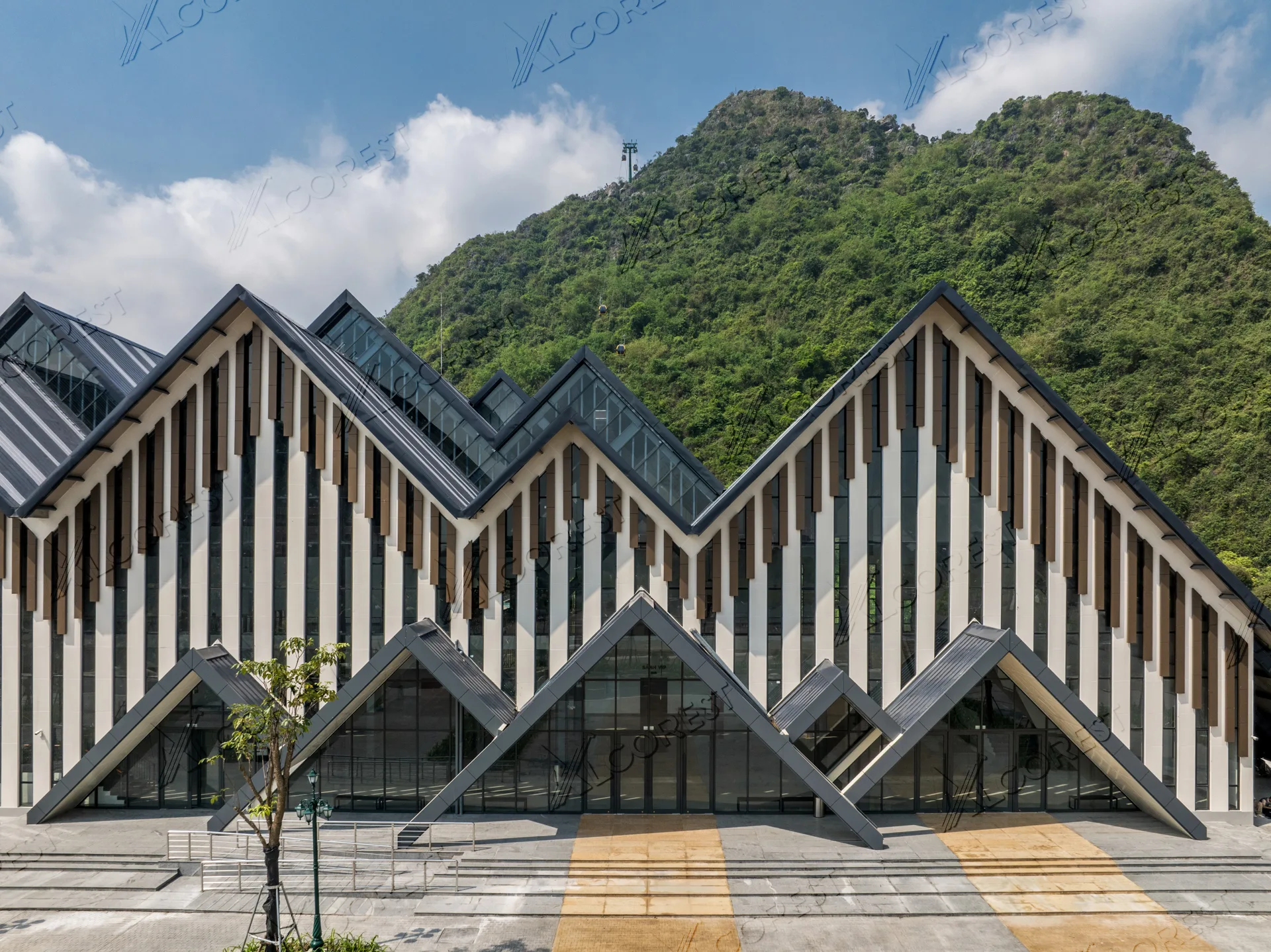 NHÀ GA HƯƠNG SƠN
