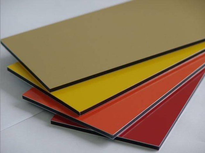 Lớp nhôm cùng lớp sơn phủ tạo nên lớp bảo vệ tối ưu, đảm bảo độ bền màu