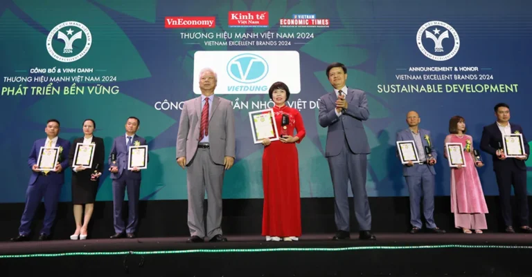 Nhôm Việt Dũng giữ vững danh hiệu Top 10 Thương Hiệu Mạnh Việt Nam 2024
