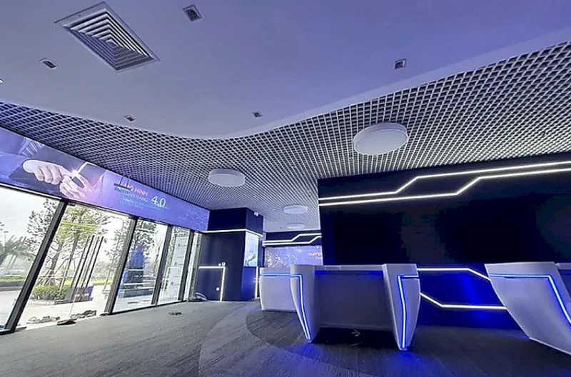 Trần caro vuông trong xây dựng showroom