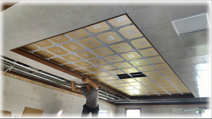 Các tấm trần đã được sản xuất sẵn nên rất thuận tiện trong việc lắp ghép