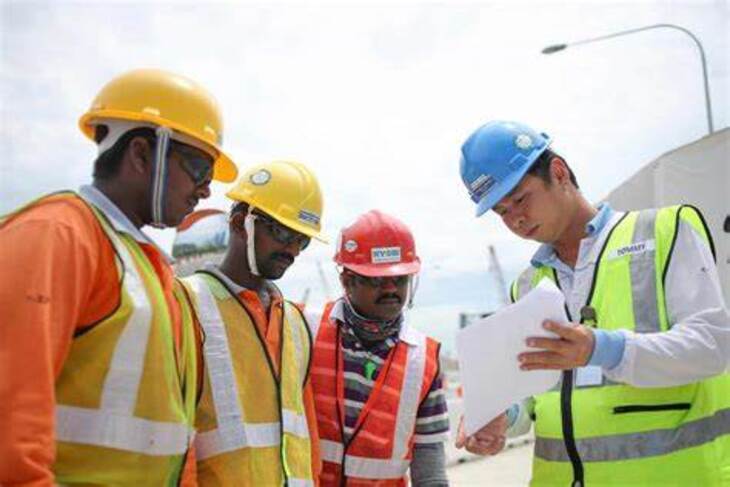 Chuẩn bị vật dụng cần thiết và lên phương án thi công kĩ càng khi làm trần bằng tấm Alu
