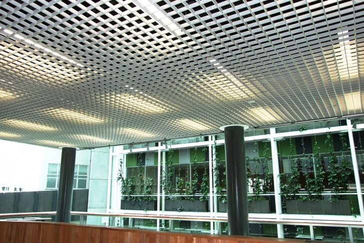 Lựa chọn thương hiệu trần nhôm uy tín để đảm bảo giá thành