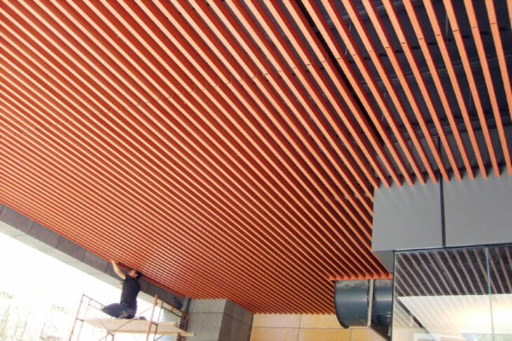 Giá thành của trần nhôm U-Shaped cao hơn một số loại trần khác