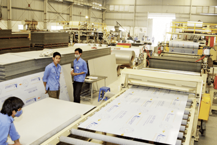 Các sản phẩm lam nhôm chắn nắng được sản xuất trên công nghệ máy móc tiên tiến, hiện đại, đạt chuẩn yêu cầu Mỹ