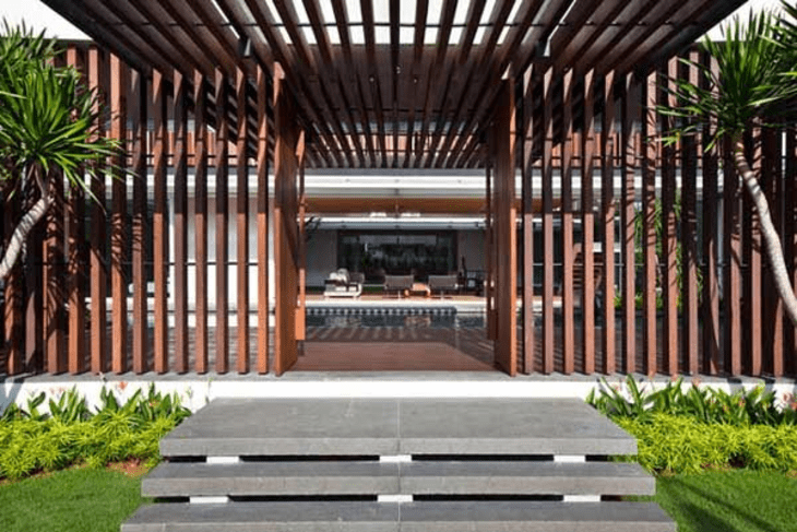 Cấu tạo lam chắn nắng gỗ chủ yếu là gỗ tự nhiên hoặc bột gỗ kèm chất kết dính