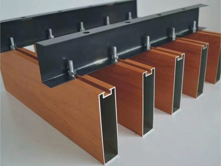 Lam nhôm hộp màu sắc giả gỗ sang trọng