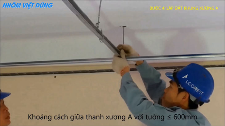 Lắp đặt khung xương A vuông góc với khung xương C38