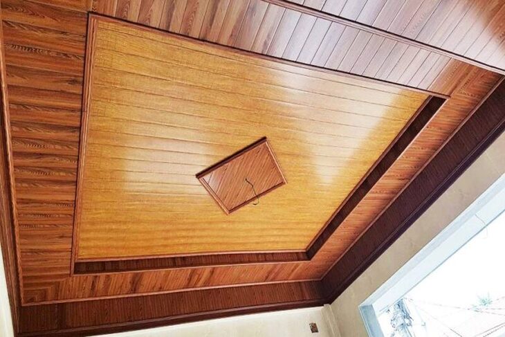 Trần nhôm giả gỗ C85 - C150 - C200 với màu nâu đậm - nhạt đan xen