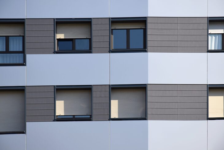 Tấm trần Aluminium trở thành một vật liệu lý tưởng để lắp đặt ở mặt tiền các tòa nhà