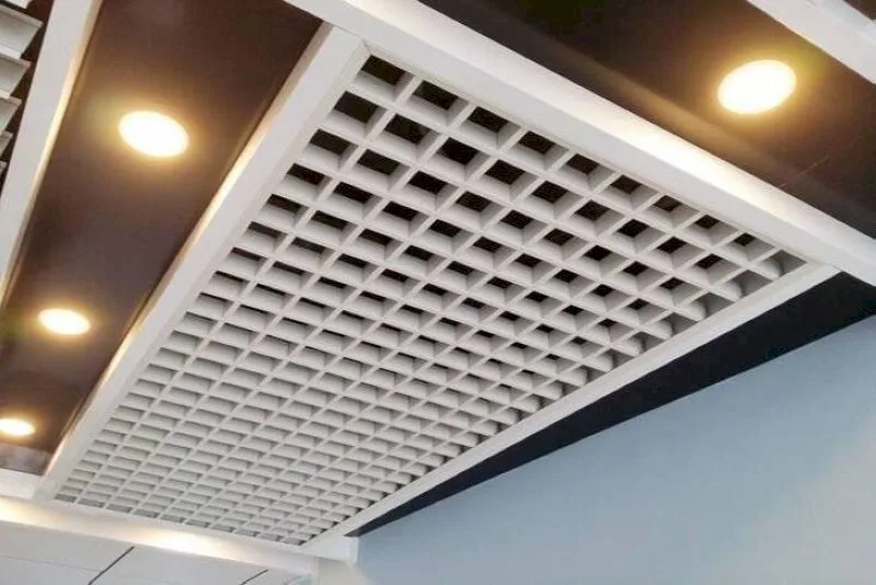 Trần nhôm Caro vuông được ứng dụng cho không gian văn phòng