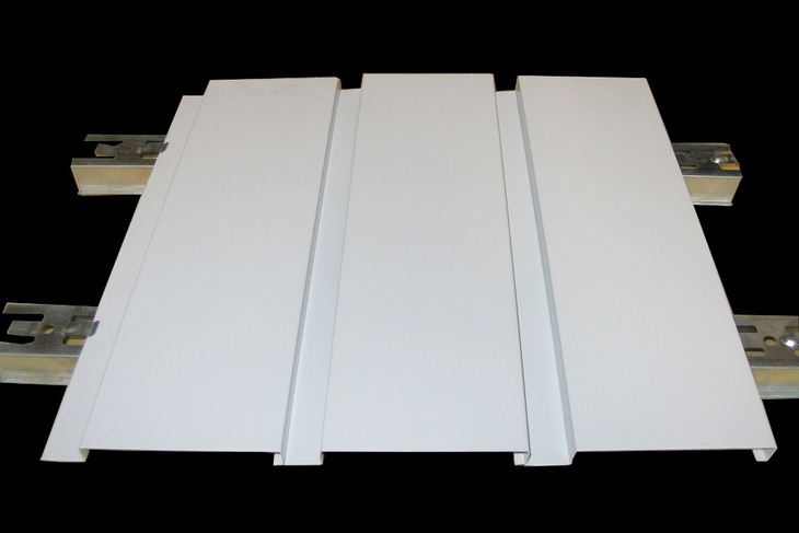 Tấm trần nhôm G-shaped chất liệu Aluminum màu trắng