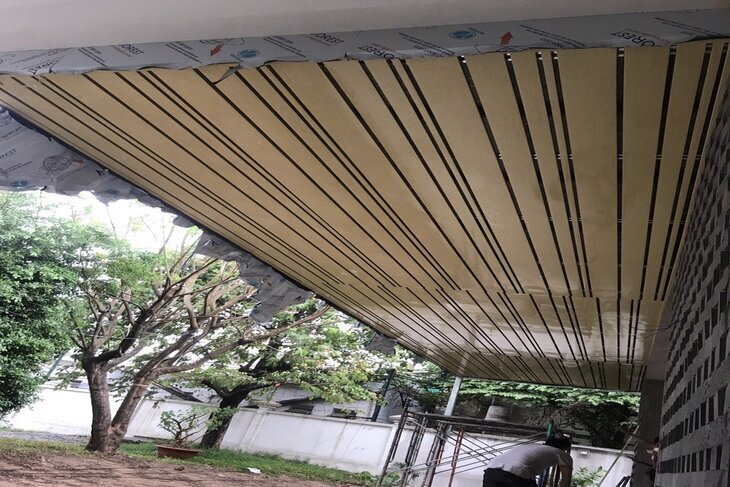 Thi công mái che bằng trần B-Shaped cho biệt thự