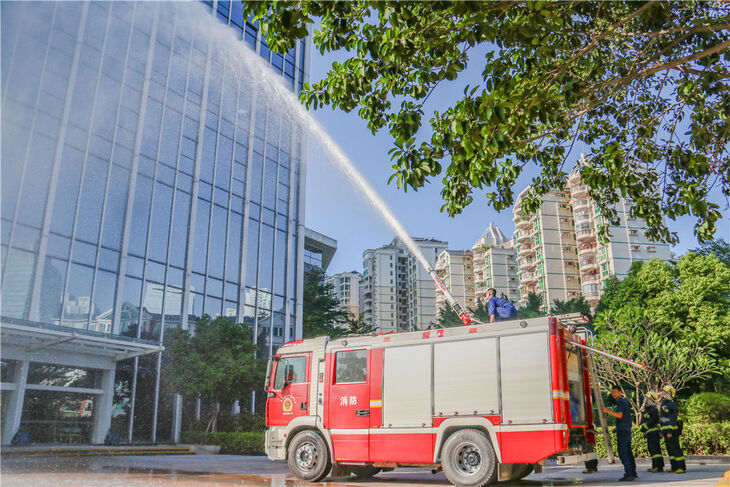 Tấm trần Aluminium có tính kháng lửa cao, chỉ số lan truyền và bắt lửa gần như bằng 0