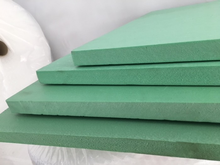 Tấm xốp cũng được sử dụng trong thân và mái nhà, sàn bê tông hoặc các khu vực cần giữ nhiệt độ ổn định, giúp tiết kiệm năng lượng