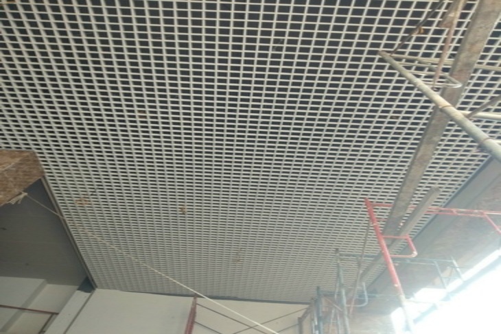 Là hệ trần hở nên khả năng tiêu âm của trần nhôm Caro Cell không tốt bằng hệ trần nhôm kin đục lỗ