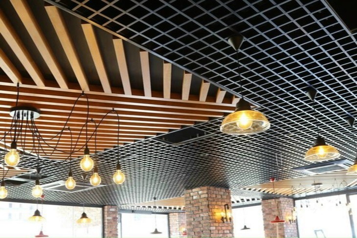 Sự kết hợp giữa các hệ trần nhôm với nhau mang đến vẻ đẹp sang trọng, mới lạ