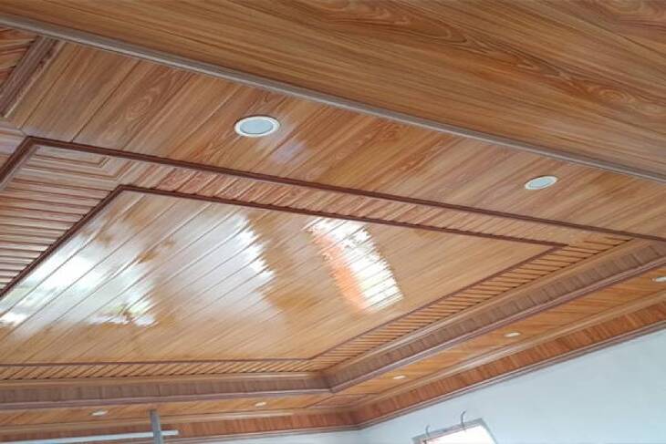 Trần nhôm nhựa Alu vân gỗ có giá thành rất phải chăng mà còn có nhiều chức năng hữu ích