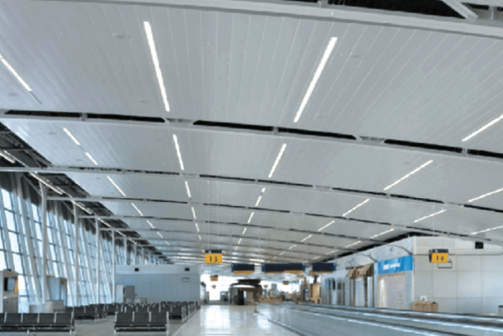 Trần nhôm C150 được ứng dụng trong công trình nhà ga nhờ có tính năng chống ồn, tiêu âm hiệu quả