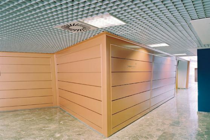Hệ trần Caro vuông đem đến cảm giác sáng sủa, hiện đại, sáng tạo