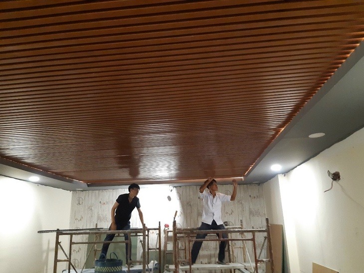 Trần nhôm 3 lớp ngoài thực tế được thi công nhanh chóng, dễ dàng không mất nhiều thời gian, công sức
