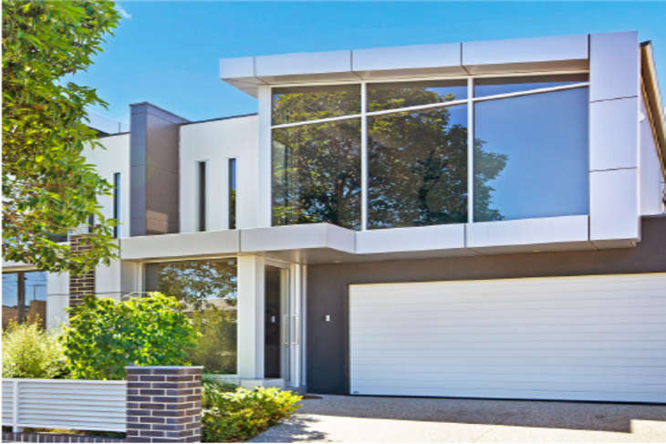Trần Aluminium được ốp bên ngoài một công trình dân dụng