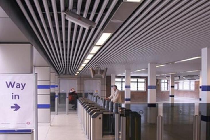 Trần nhôm ống giả gỗ được ứng dụng trong các nhà xưởng, xí nghiệp