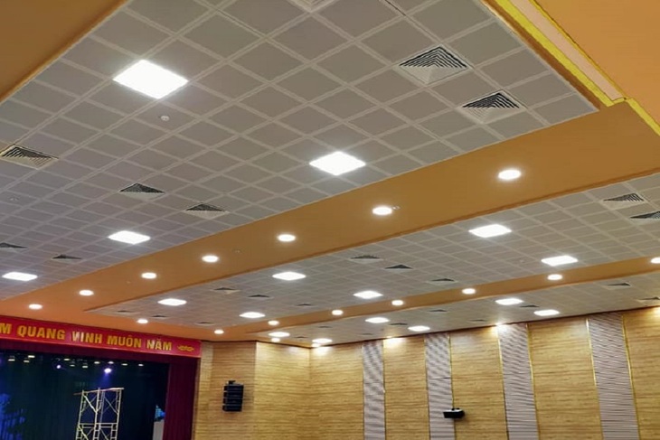 Ứng dụng của trần nhôm đục lỗ Clip-in trong công trình dịch vụ