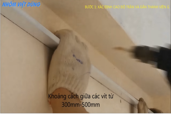  Xác định cao độ và gắn thanh viền G cố định với tường
