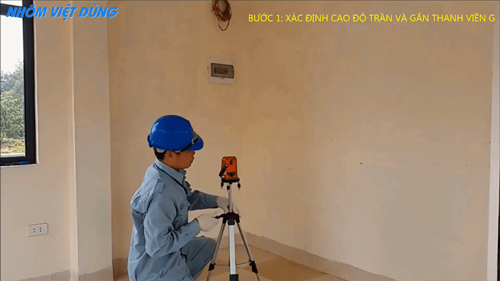 Xác định độ cao trần và gắn thanh viền tường