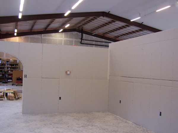 Sử dụng tấm chống cháy làm vách ngăn trong xây dựng.