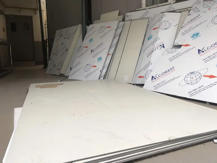 Tấm alu Alcorest là một trong những vật liệu ốp tường được nhiều nhà thầu lựa chọn